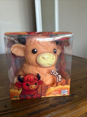 Highland Cow Squishy Figure